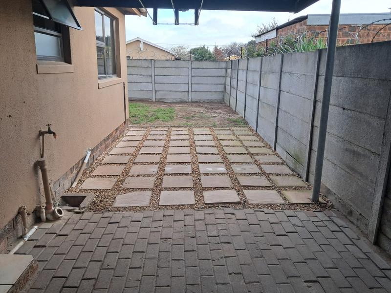To Let 2 Bedroom Property for Rent in Peerless Park Western Cape